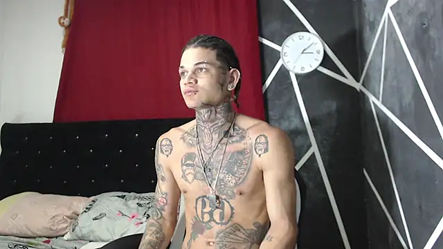 Snapshot of hot_man05 chatting on 10.06.25 hot man05 online show from 10.06.25