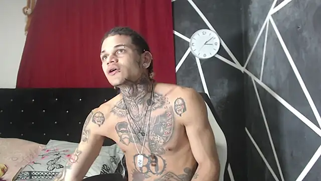 Snapshot of hot_man05 chatting on 10.10.25 hot man05 online show from 10.10.25