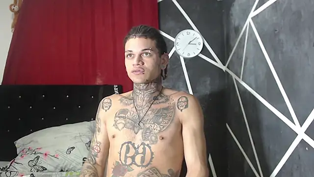 Snapshot of hot_man05 chatting on 10.12.25 hot man05 online show from 10.12.25