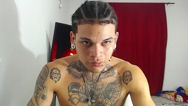 Snapshot of hot_man05 chatting on 10.16.25 hot man05 online show from 10.16.25