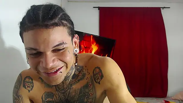 Snapshot of hot_man05 chatting on 10.16.25 hot man05 online show from 10.16.25