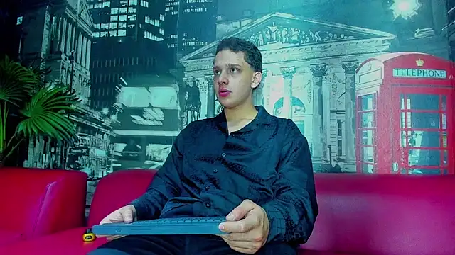 Snapshot of Thomas_May4rs chatting on 01.29.25 Thomas May4rs online show from 01.29.25