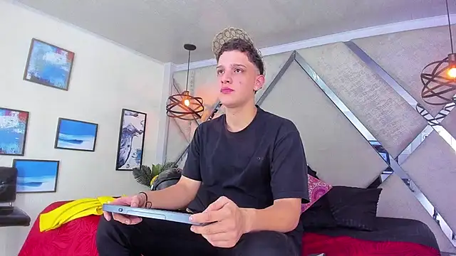 Snapshot of Thomas_May4rs chatting on 03.20.25 Thomas May4rs online show from 03.20.25