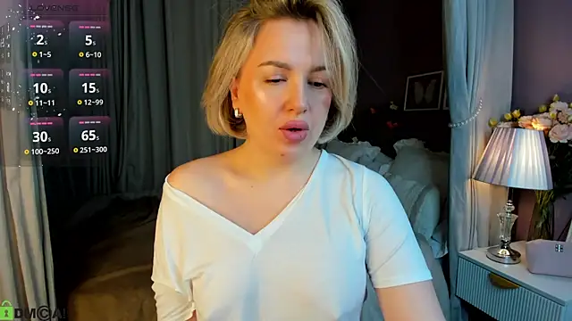 Snapshot of Nikki_Kai chatting on 09.22.25 Nikki Kai online show from 09.22.25