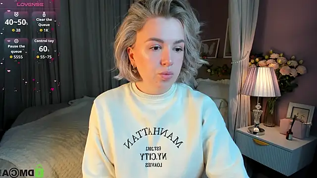 Snapshot of Nikki_Kai chatting on 10.09.25 Nikki Kai online show from 10.09.25