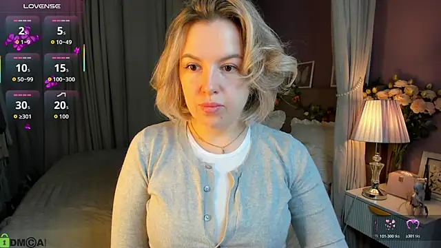 Snapshot of Nikki_Kai chatting on 10.31.25 Nikki Kai online show from 10.31.25