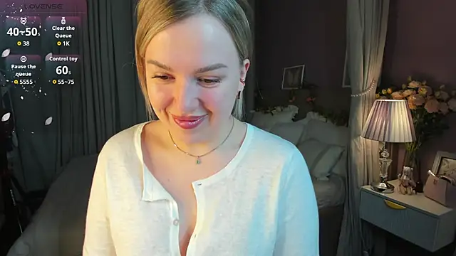 Snapshot of Nikki_Kai chatting on 11.17.25 Nikki Kai online show from 11.17.25