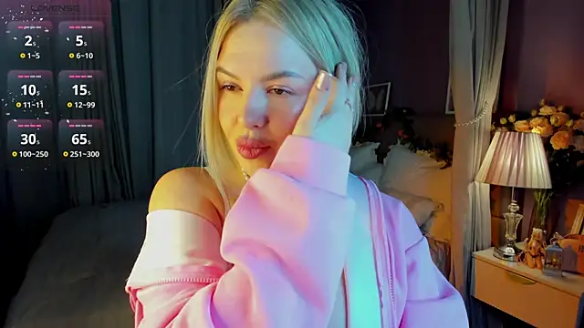 Snapshot of Nikki_Kai chatting on 11.27.25 Nikki Kai online show from 11.27.25