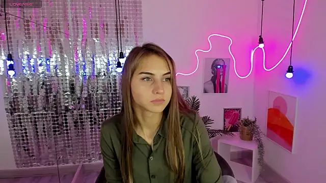 Snapshot of CharmBianca chatting on 01.30.25 CharmBianca online show from 01.30.25