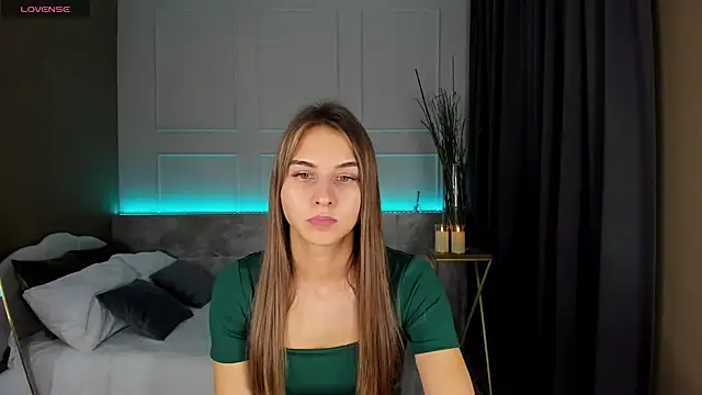 Snapshot of CharmBianca chatting on 01.31.25 CharmBianca online show from 01.31.25