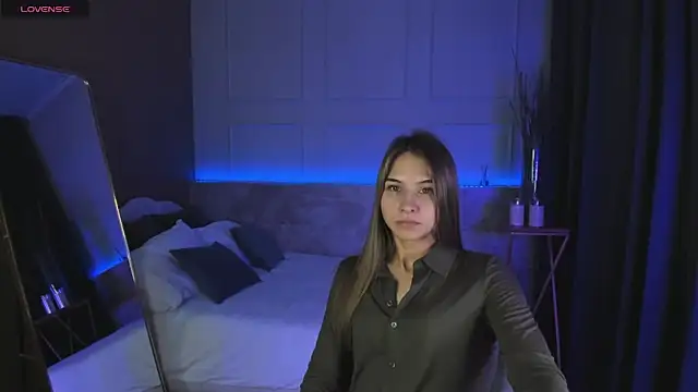 Snapshot of CharmBianca chatting on 02.05.25 CharmBianca online show from 02.05.25