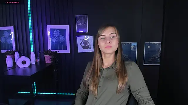 Snapshot of CharmBianca chatting on 02.08.25 CharmBianca online show from 02.08.25