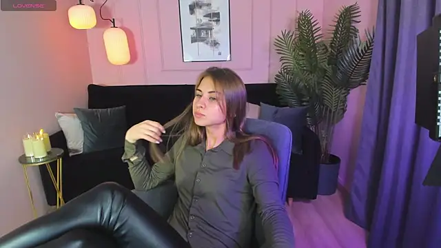 Snapshot of CharmBianca chatting on 02.13.25 CharmBianca online show from 02.13.25