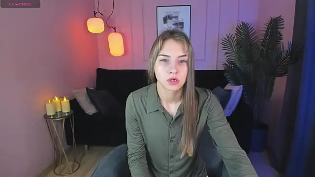 Snapshot of CharmBianca chatting on 02.20.25 CharmBianca online show from 02.20.25