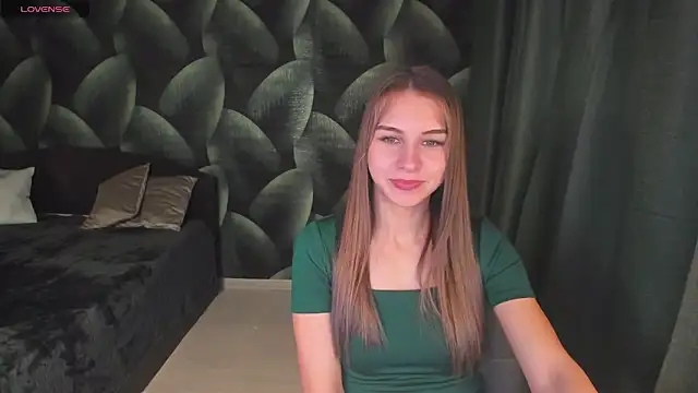 Snapshot of CharmBianca chatting on 03.13.25 CharmBianca online show from 03.13.25