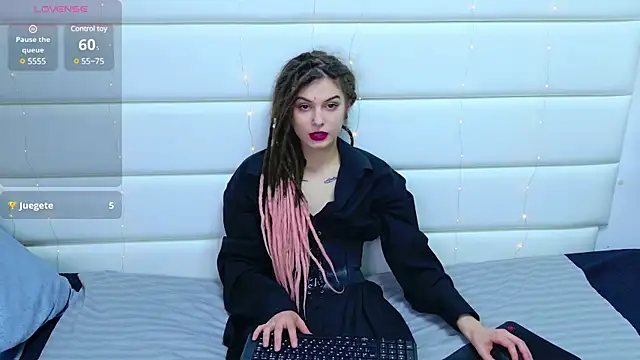 Snapshot of AnTikaMy chatting on 03.05.25 AnTikaMy online show from 03.05.25