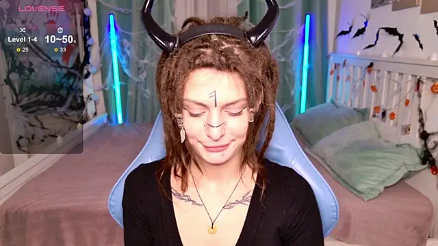 Snapshot of AnTikaMy chatting on 10.21.25 AnTikaMy online show from 10.21.25