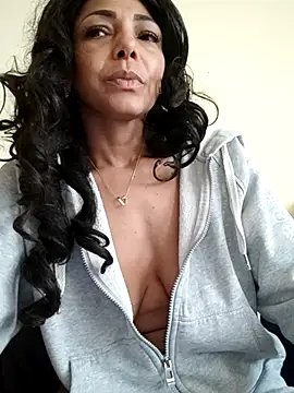 Snapshot of Lunasquirt1985 chatting on 09.26.25 Lunasquirt1985 online show from 09.26.25