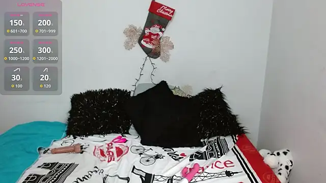 Lunasquirt1985 online show from 12.18.25