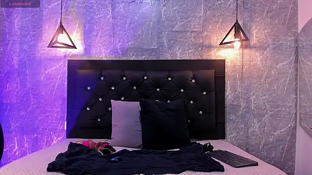 emberhodson online show from 10.06.25