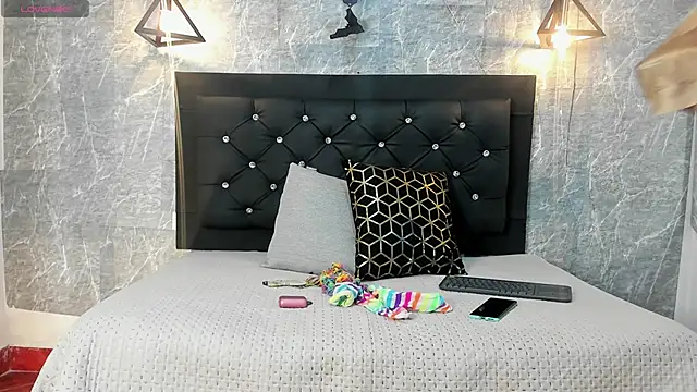 Snapshot of emberhodson chatting on 11.05.25 emberhodson online show from 11.05.25