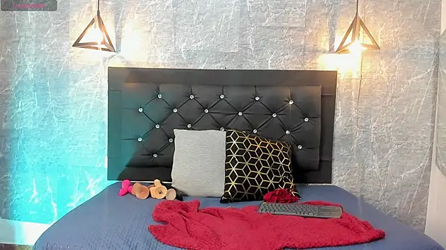 Snapshot of emberhodson chatting on 11.16.25 emberhodson online show from 11.16.25