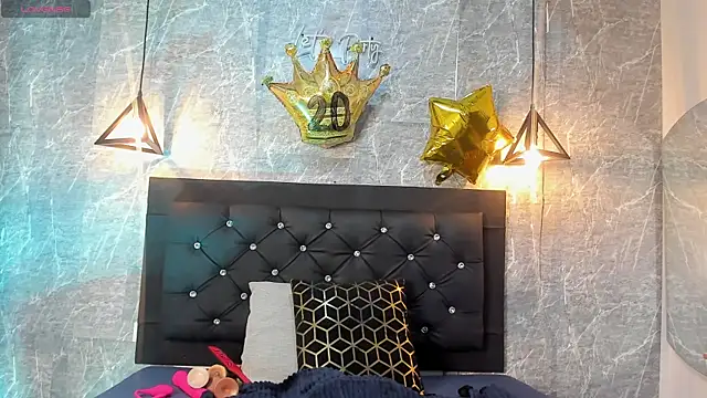 Snapshot of emberhodson chatting on 11.17.25 emberhodson online show from 11.17.25