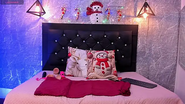 Snapshot of emberhodson chatting on 11.29.25 emberhodson online show from 11.29.25