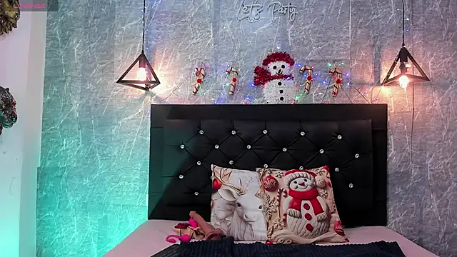 Snapshot of emberhodson chatting on 12.03.25 emberhodson online show from 12.03.25