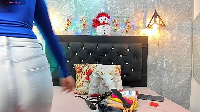 Snapshot of emberhodson chatting on 12.05.25 emberhodson online show from 12.05.25