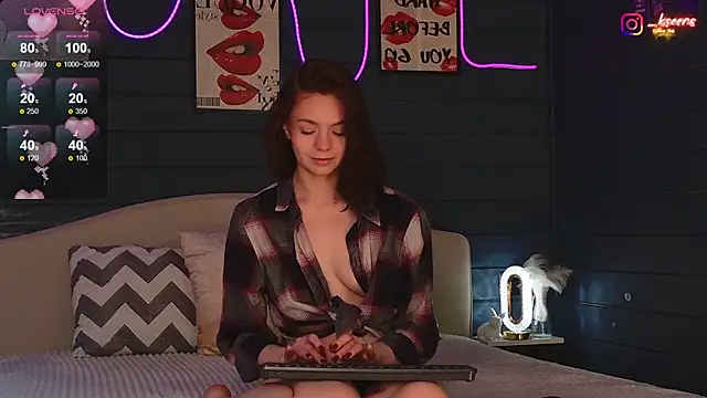 Eseensia online show from 10.20.25