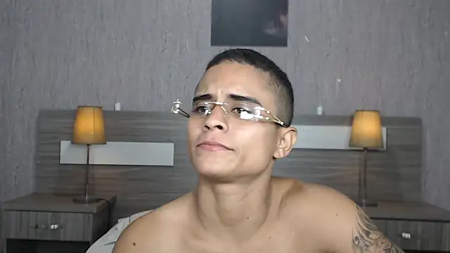 Liiamthompson online show from 09.22.25