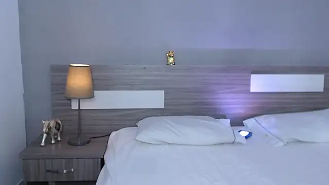 Liiamthompson online show from 09.28.25