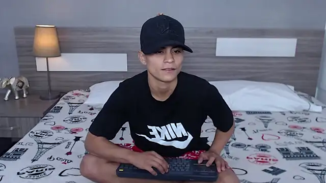 Liiamthompson online show from 10.03.25