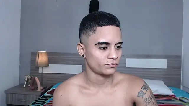 Liiamthompson online show from 10.17.25