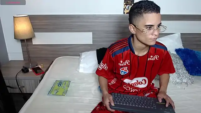 Liiamthompson online show from 11.12.25