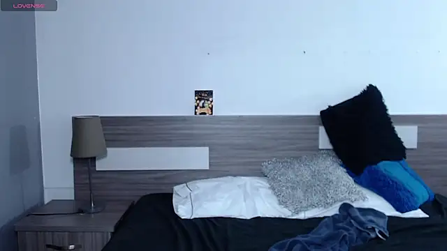 Liiamthompson online show from 11.15.25