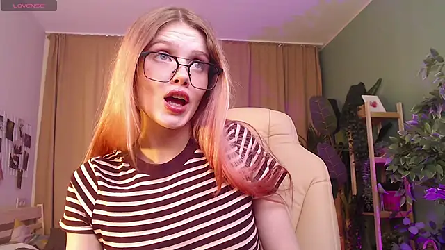 Gretchen Mol online show from 01.16.26