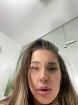 Snapshot of Anya-Ray chatting on 02.07.25 Anya-Ray online show from 02.07.25