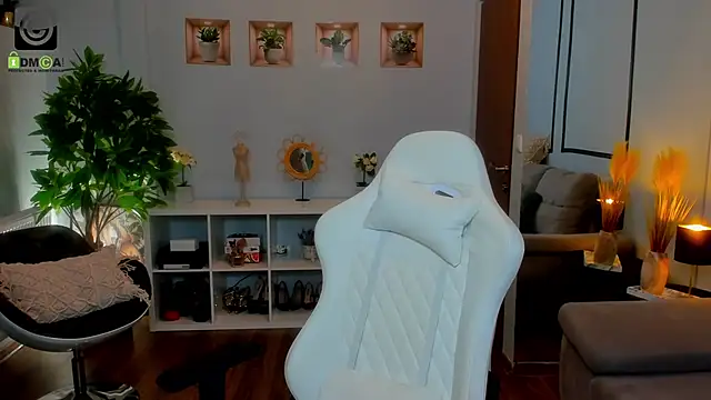 Snapshot of Anya-Ray chatting on 11.12.25 Anya-Ray online show from 11.12.25