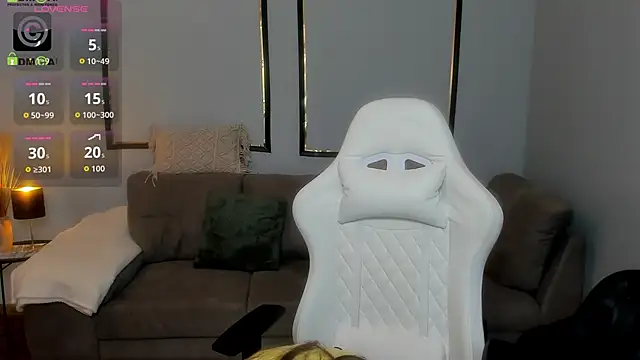 Snapshot of Anya-Ray chatting on 11.23.25 Anya-Ray online show from 11.23.25