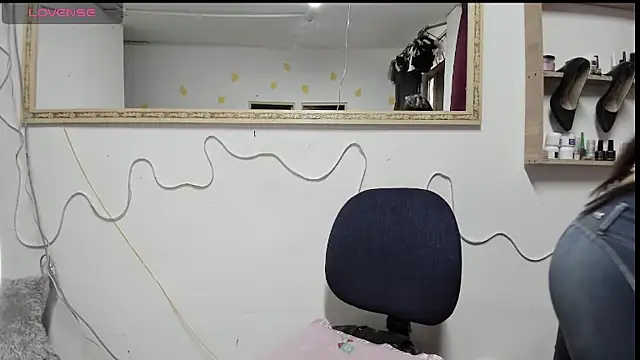 IZZY BEAUTIFUL online show from 03.10.25