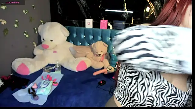 IZZY BEAUTIFUL online show from 11.02.25