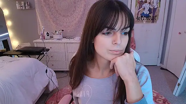 Snapshot of princesselysia chatting on 10.29.25 princesselysia online show from 10.29.25