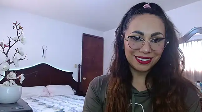 Snapshot of AloLovely_ chatting on 02.11.25 AloLovely online show from 02.11.25