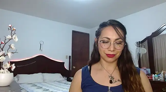 Snapshot of AloLovely_ chatting on 02.19.25 AloLovely online show from 02.19.25