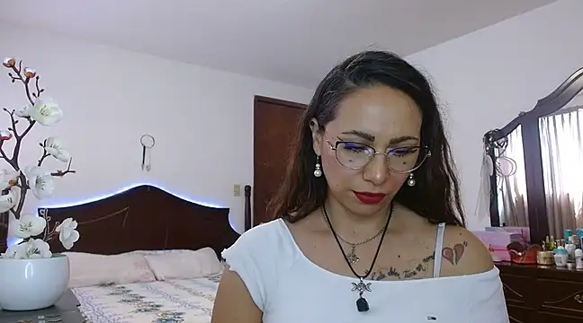 Snapshot of AloLovely_ chatting on 03.20.25 AloLovely online show from 03.20.25