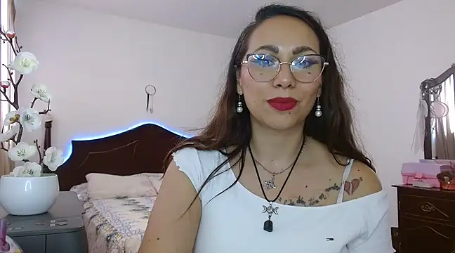 Snapshot of AloLovely_ chatting on 03.20.25 AloLovely online show from 03.20.25