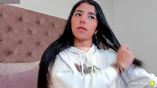 Snapshot of eva_roseee chatting on 11.13.25 eva roseee online show from 11.13.25