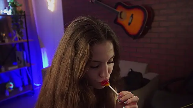 Snapshot of MilaStoyne chatting on 03.20.25 MilaStoyne online show from 03.20.25